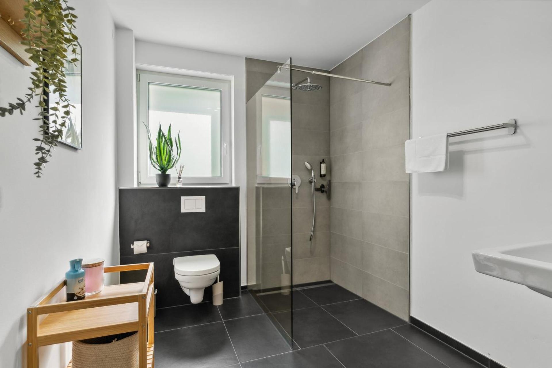 Deluxe Apartment In Bielefeld City Mit Parkplatz Und Terrasse Exterior photo