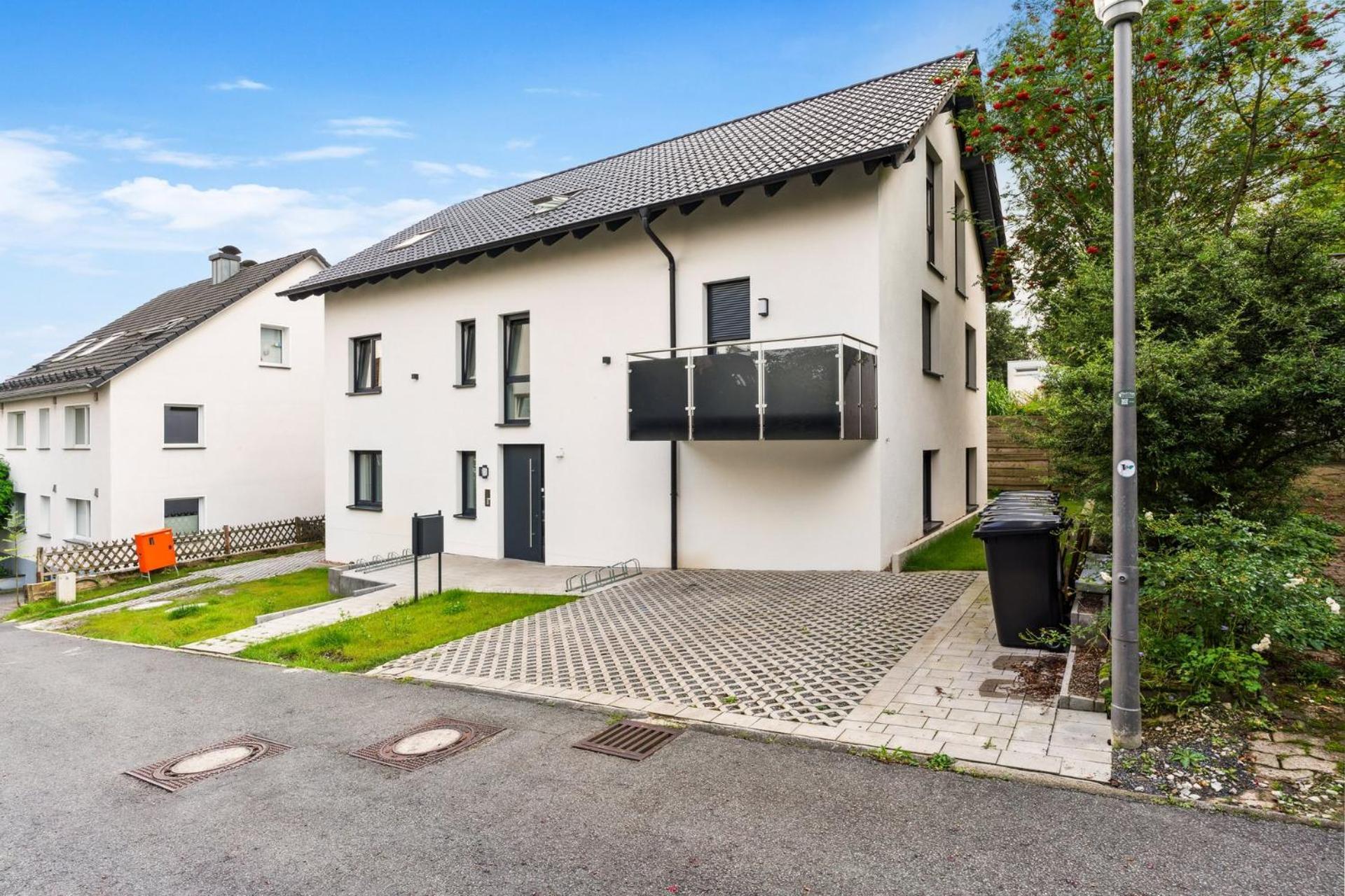 Deluxe Apartment In Bielefeld City Mit Parkplatz Und Terrasse Exterior photo