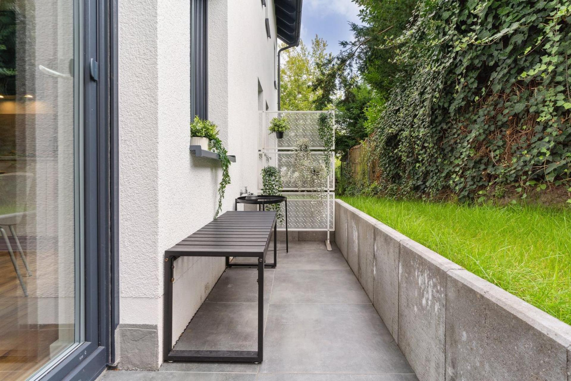 Deluxe Apartment In Bielefeld City Mit Parkplatz Und Terrasse Exterior photo