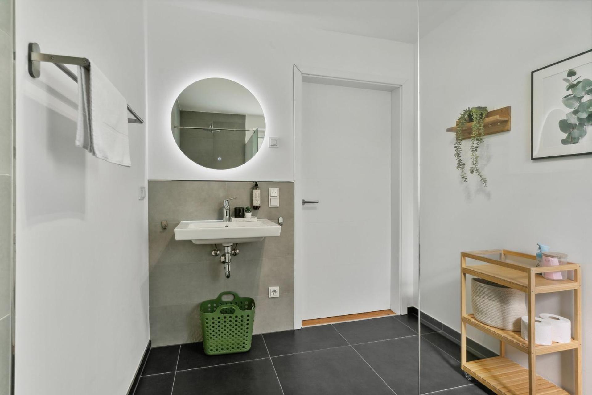 Deluxe Apartment In Bielefeld City Mit Parkplatz Und Terrasse Exterior photo